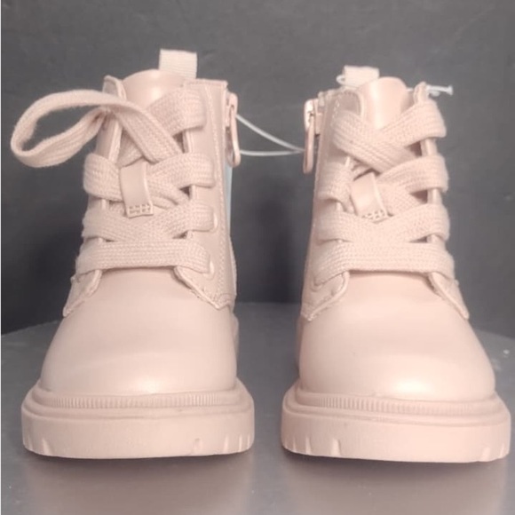 Cats & Jack Shoes in Light Pink size 6 girls grand new w tags - Picture 1 of 10